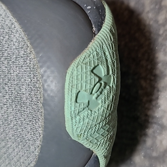 UNDER ARMOUR CHARGED RUNNING SHOES PRICE FIRM - Picture 4 of 13